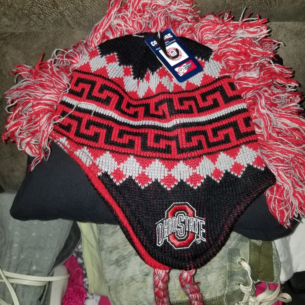 College football extreme fan winter hat